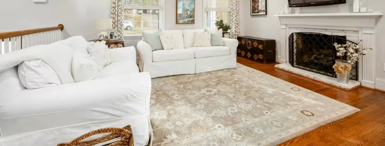 Narożnik czy sofa do małego salonu - Co wybrać?